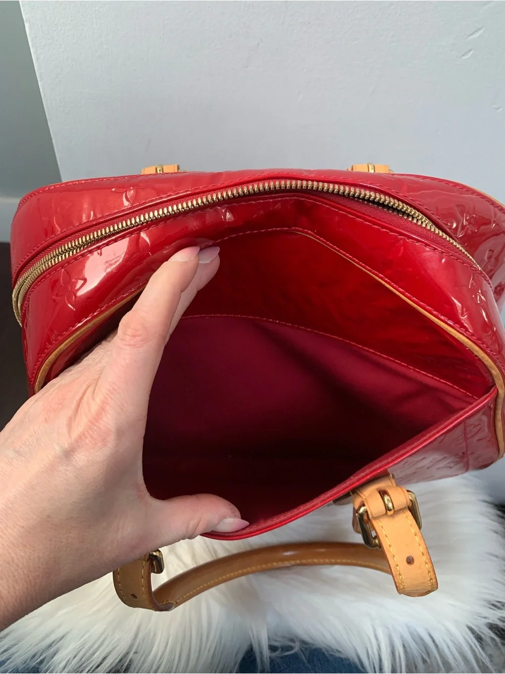 2007 authentic Louis Vuitton Summit Drive red vernis leather handbag - Image 12