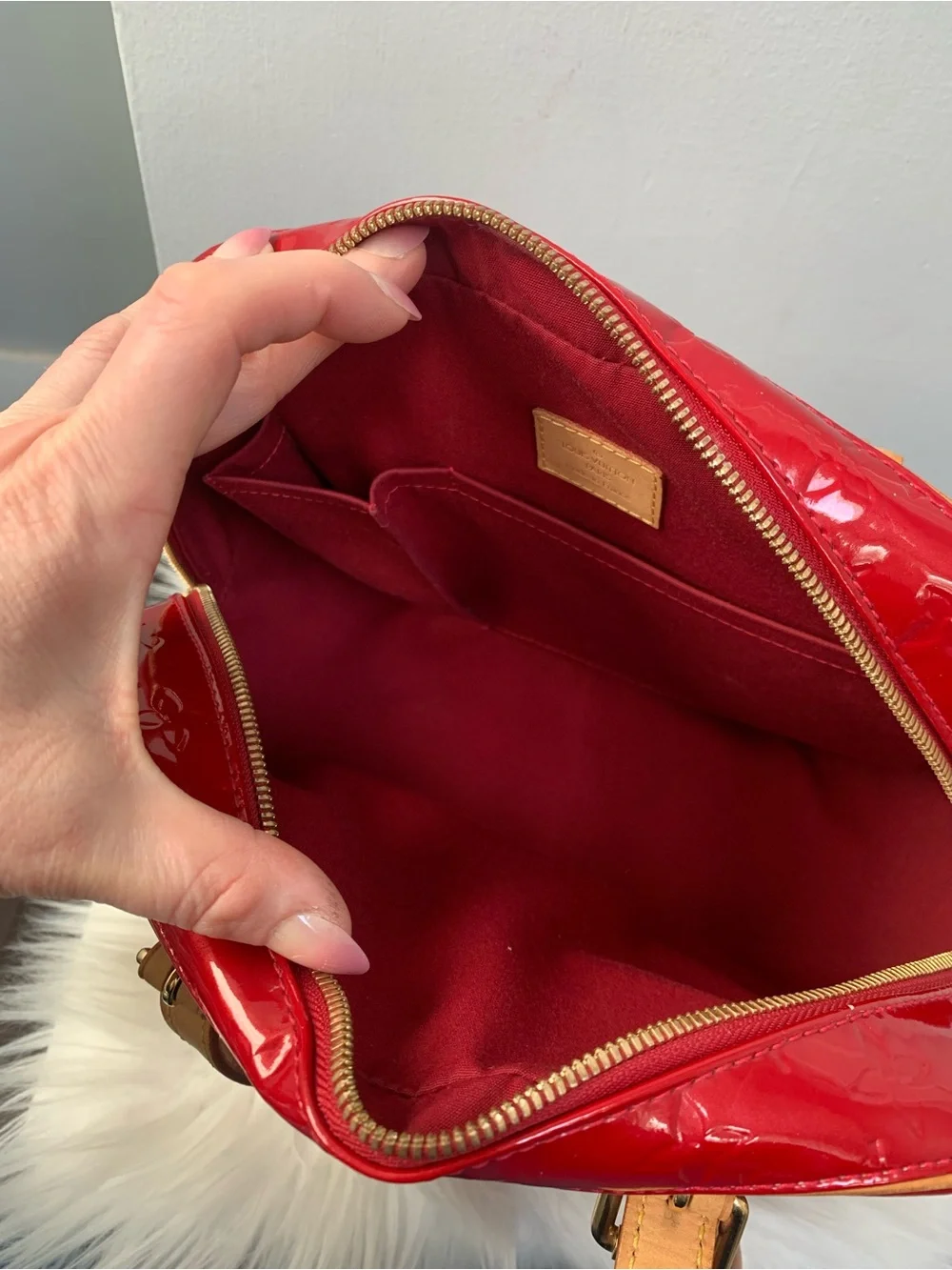 2007 authentic Louis Vuitton Summit Drive red vernis leather handbag - Image 13