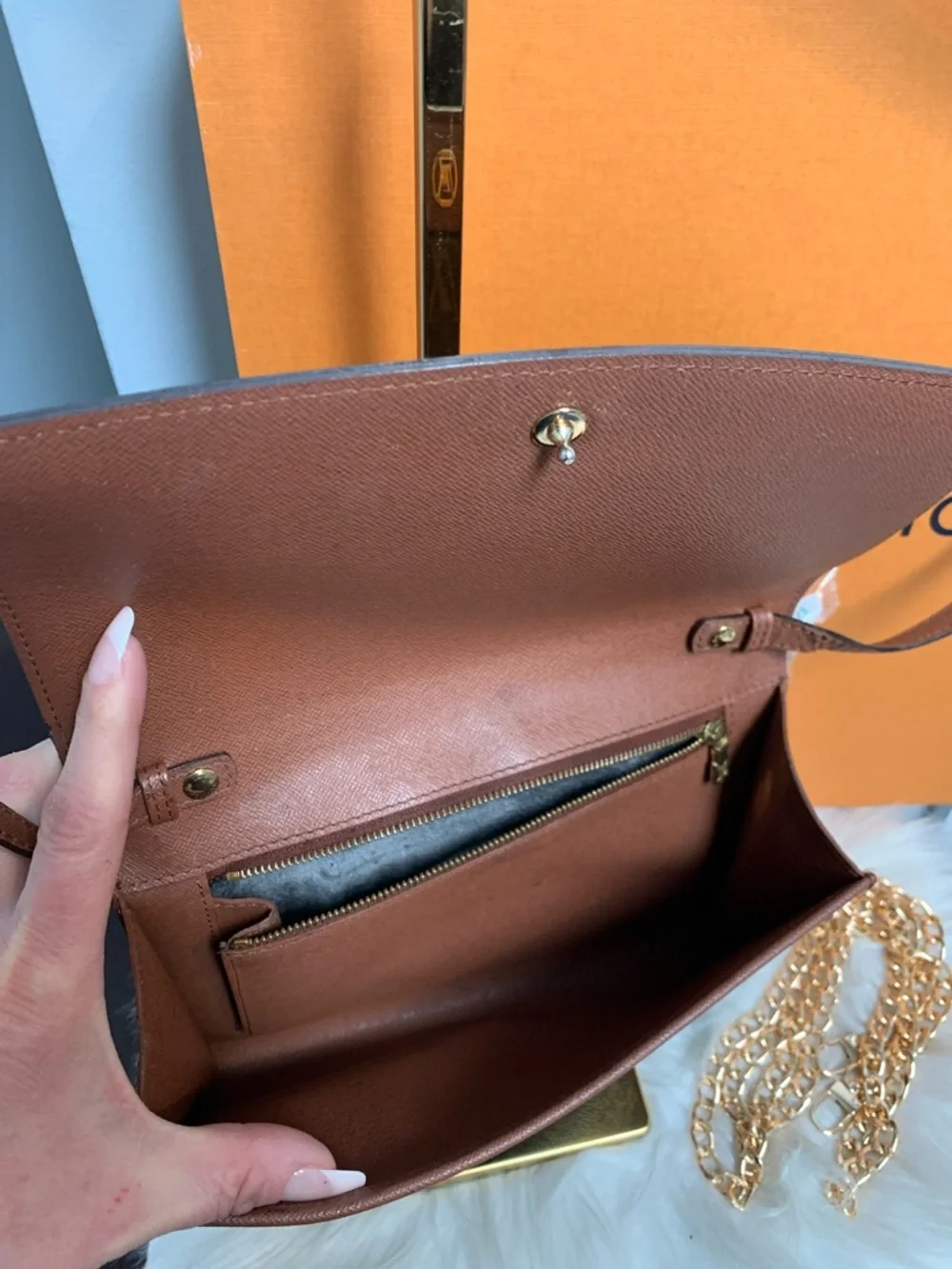 1997 authentic Louis Vuitton Bordeaux 23 crossbody or shoulder bag - Image 12