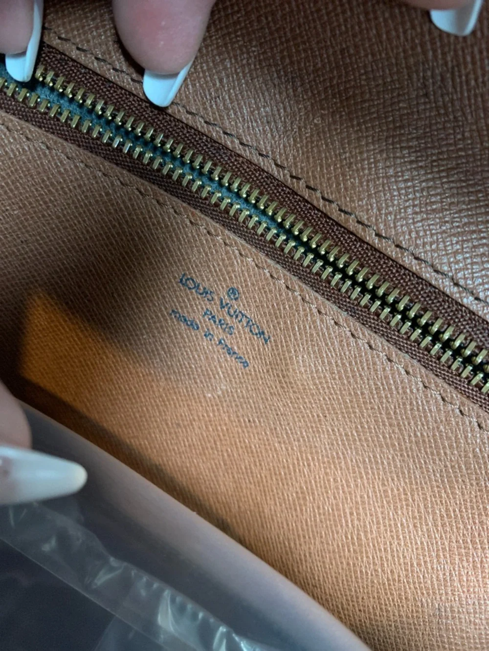 1997 authentic Louis Vuitton Bordeaux 23 crossbody or shoulder bag - Image 14