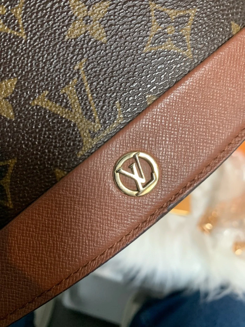 1997 authentic Louis Vuitton Bordeaux 23 crossbody or shoulder bag - Image 16