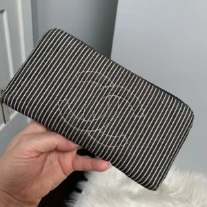 2015 authentic CHANEL black denim zippy wallet