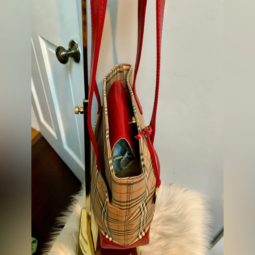 Authentic Burberry vintage Haymarket Check and red leather shoulder bag. - Image 7