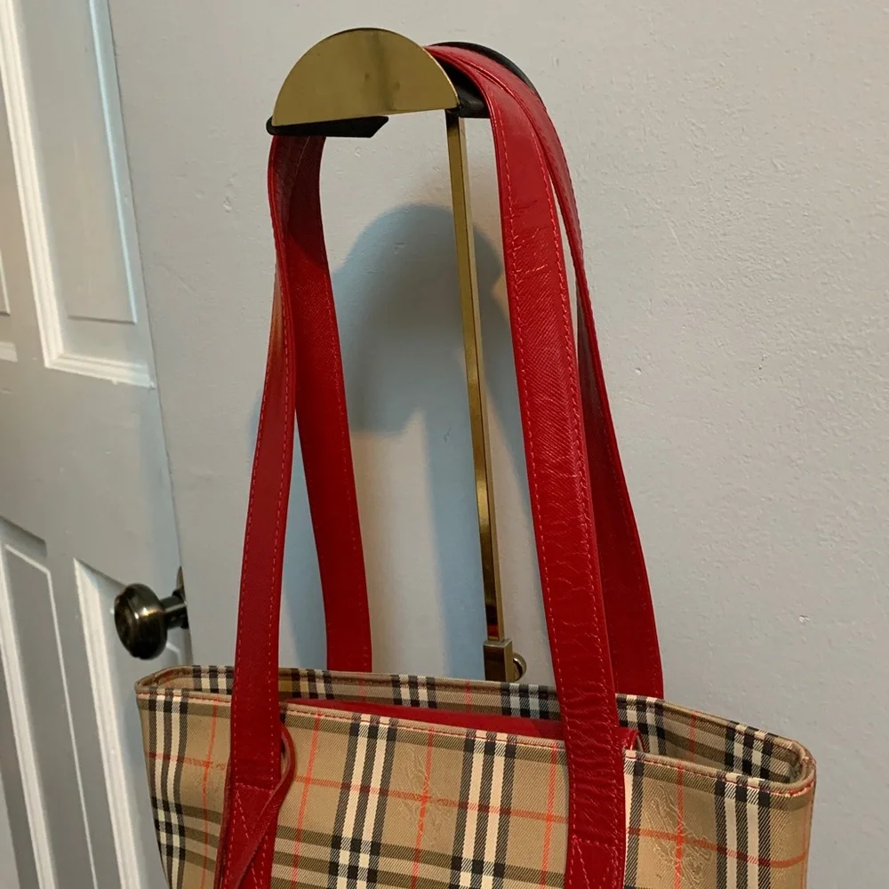 Authentic Burberry vintage Haymarket Check and red leather shoulder bag. - Image 8