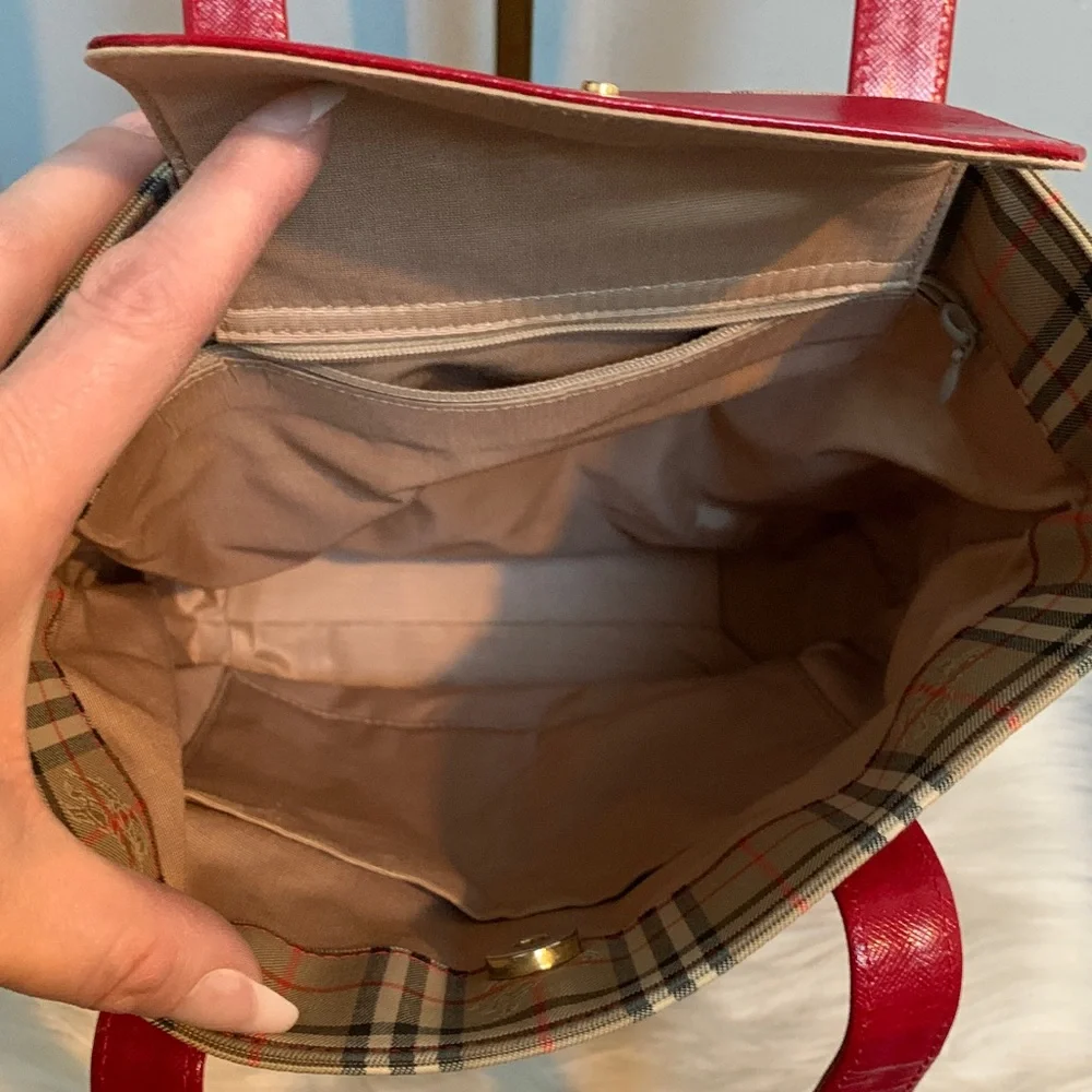 Authentic Burberry vintage Haymarket Check and red leather shoulder bag. - Image 11