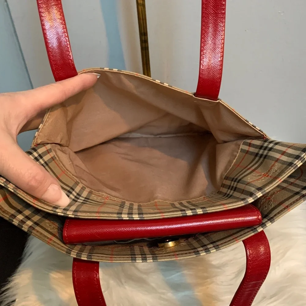 Authentic Burberry vintage Haymarket Check and red leather shoulder bag. - Image 12