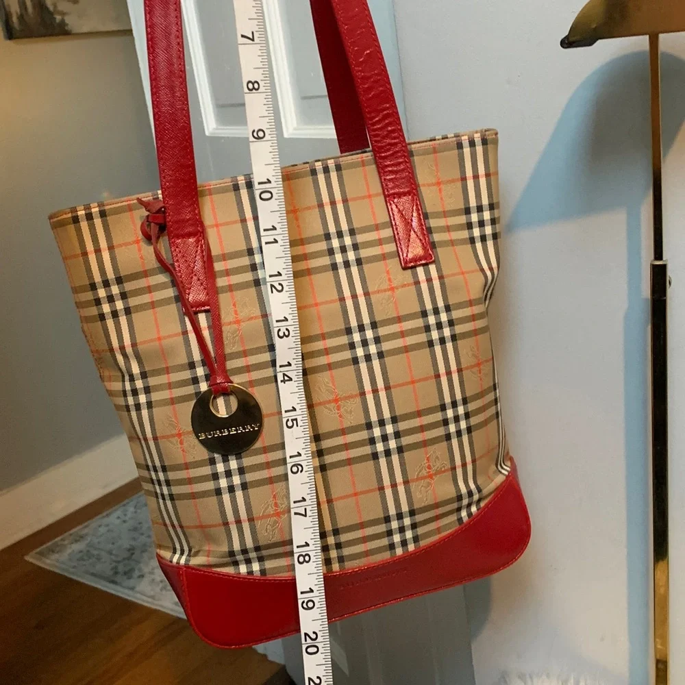 Authentic Burberry vintage Haymarket Check and red leather shoulder bag. - Image 13