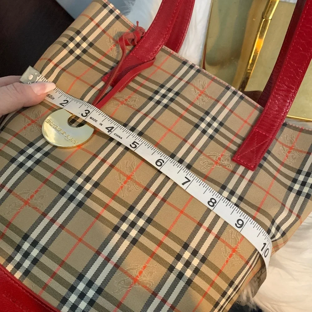 Authentic Burberry vintage Haymarket Check and red leather shoulder bag. - Image 14