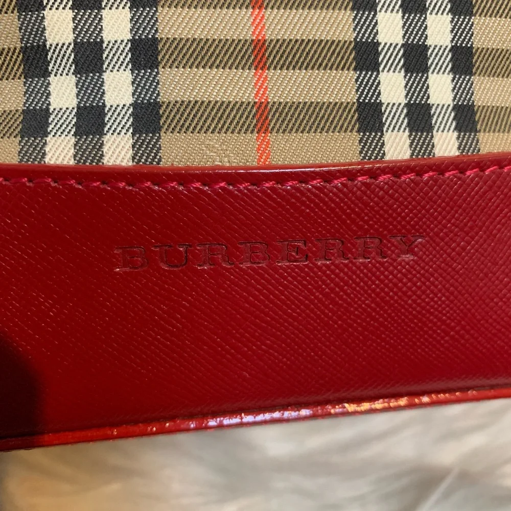 Authentic Burberry vintage Haymarket Check and red leather shoulder bag. - Image 16