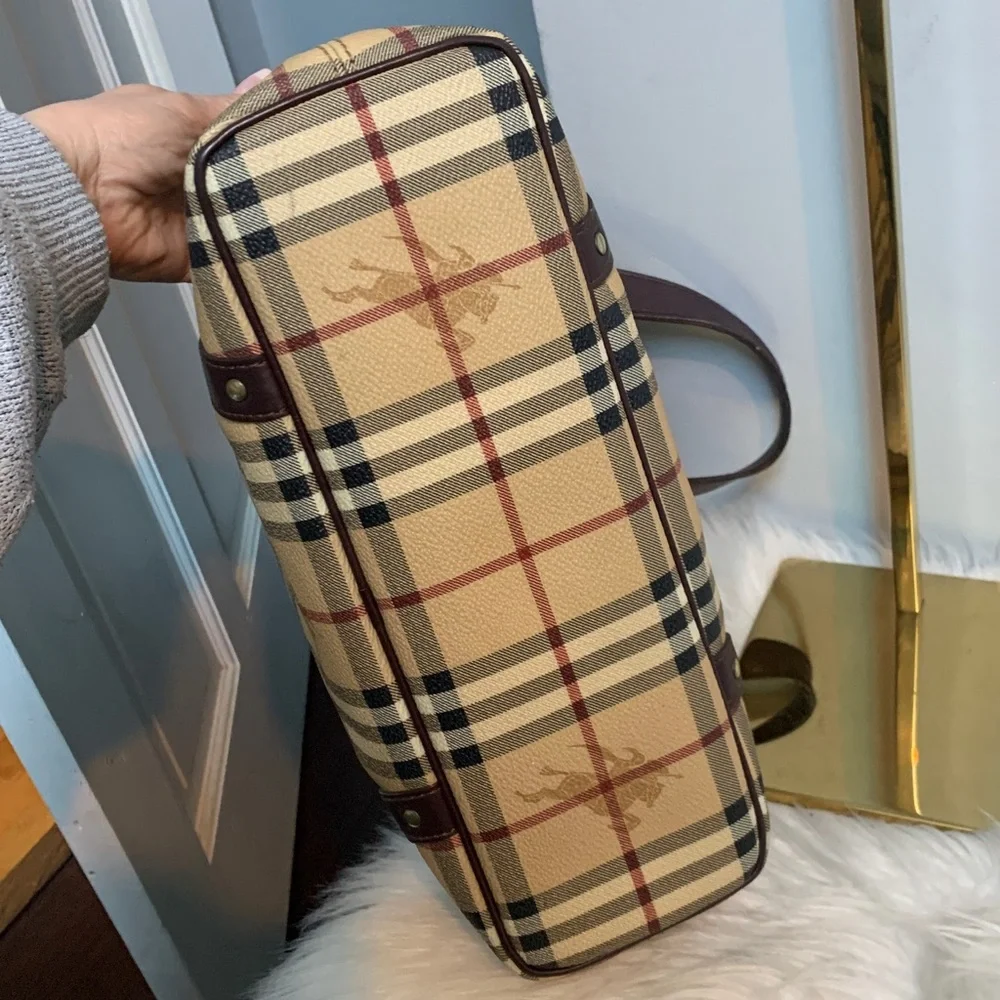 Authentic vintage Burberry medium handbag with magnetic closure and pockets - Image 8