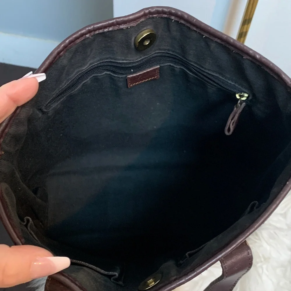 Authentic vintage Burberry medium handbag with magnetic closure and pockets - Image 14