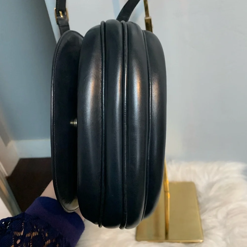 Authentic Gucci vintage navy blue saddle shape crossbody - Image 10