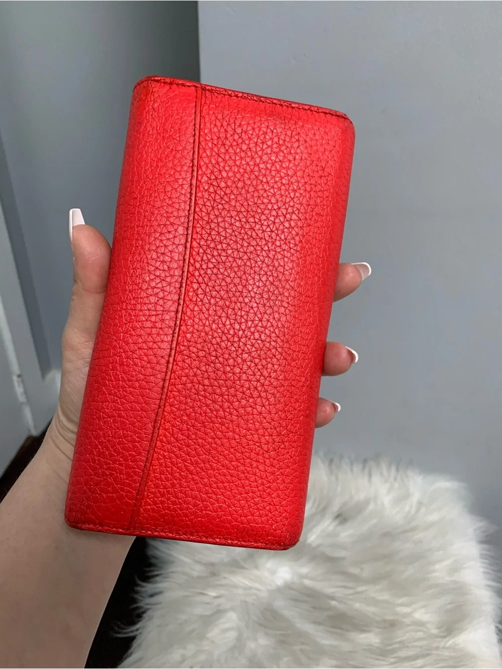 2019 authentic Louis Vuitton Capucines long wallet in bright coral color. - Image 2