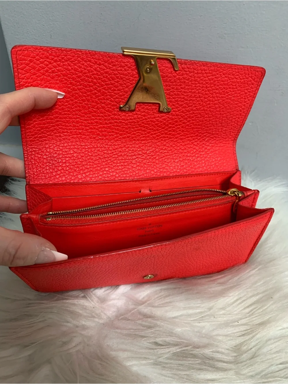 2019 authentic Louis Vuitton Capucines long wallet in bright coral color. - Image 6