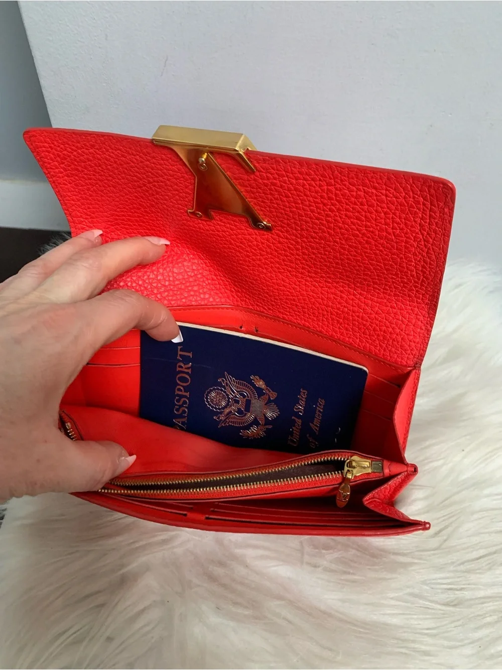 2019 authentic Louis Vuitton Capucines long wallet in bright coral color. - Image 7
