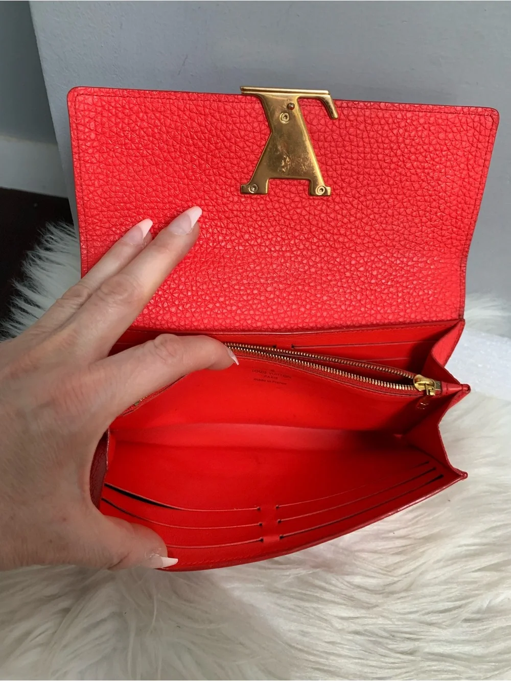 2019 authentic Louis Vuitton Capucines long wallet in bright coral color. - Image 8