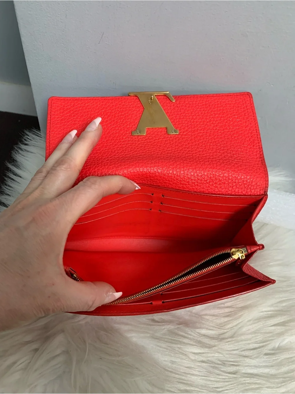 2019 authentic Louis Vuitton Capucines long wallet in bright coral color. - Image 10