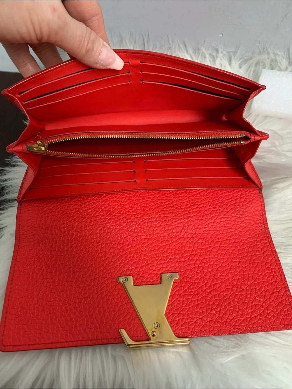2019 authentic Louis Vuitton Capucines long wallet in bright coral color. - Image 12