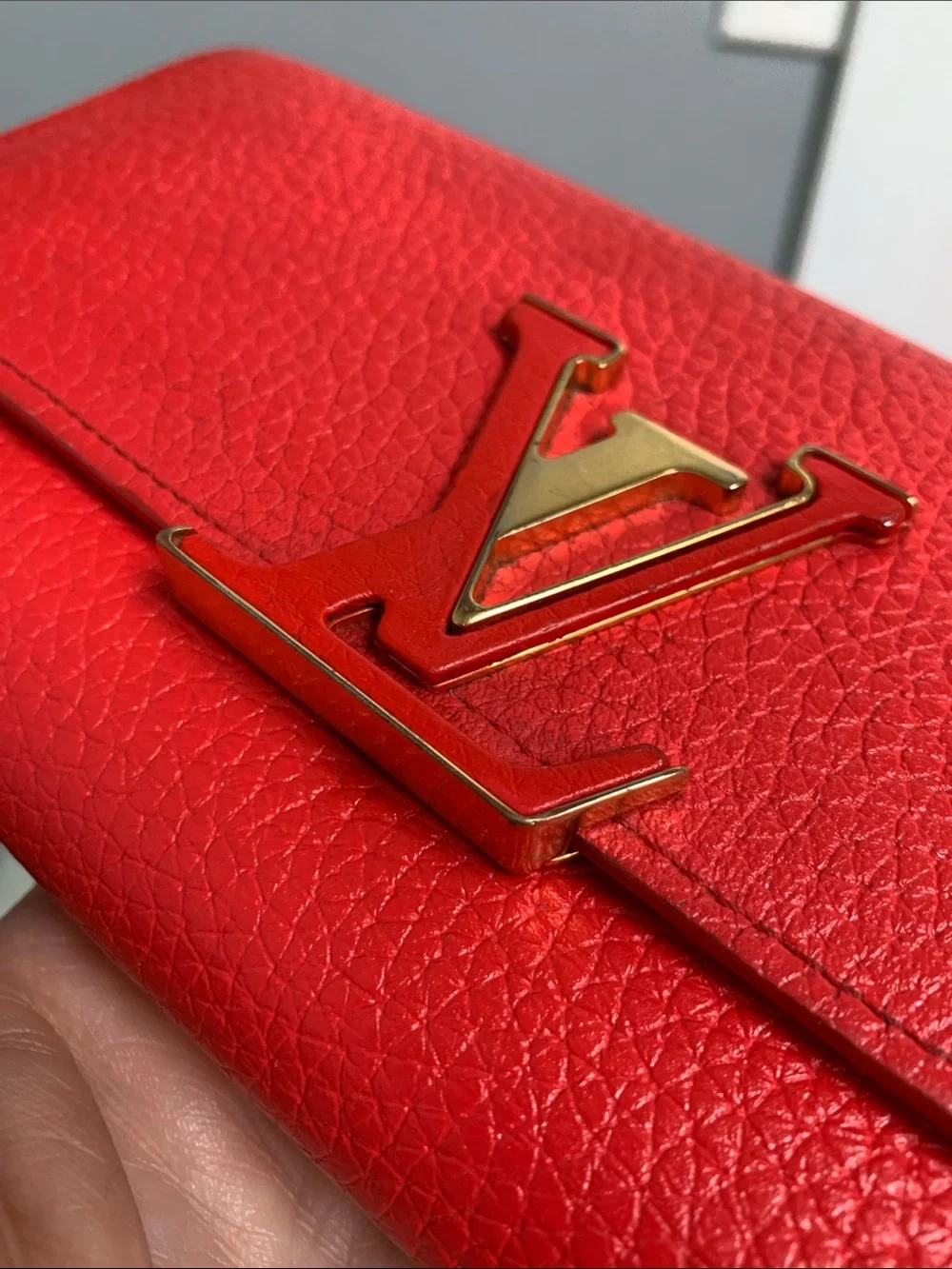 2019 authentic Louis Vuitton Capucines long wallet in bright coral color. - Image 14