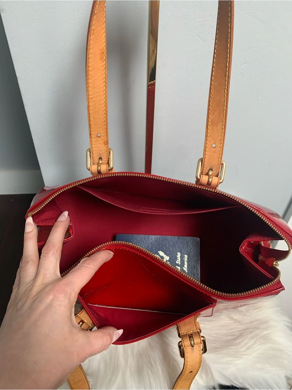 2007 authentic Louis Vuitton Rosewood Avenue red vernis leather bag - Image 13