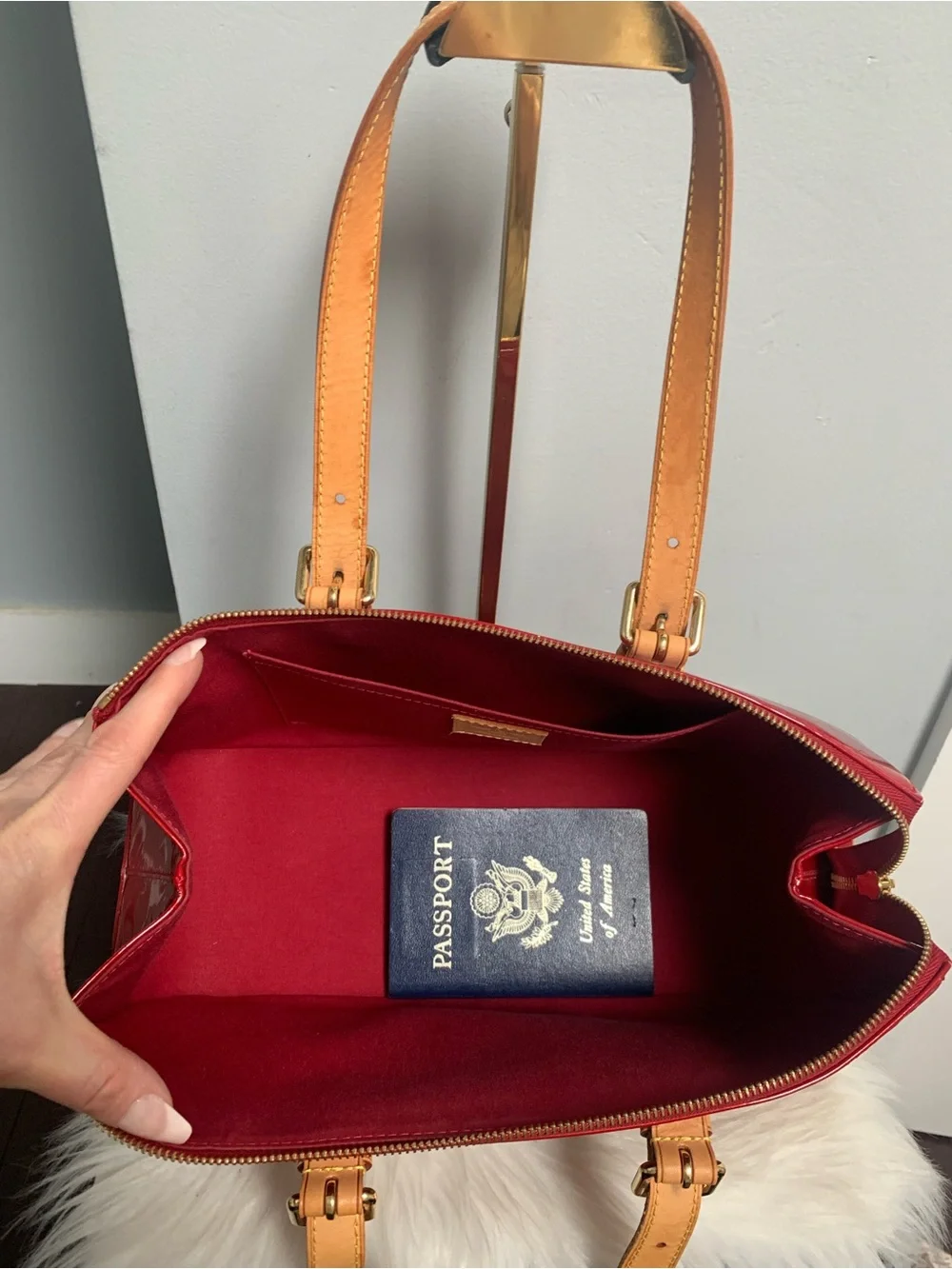 2007 authentic Louis Vuitton Rosewood Avenue red vernis leather bag - Image 14