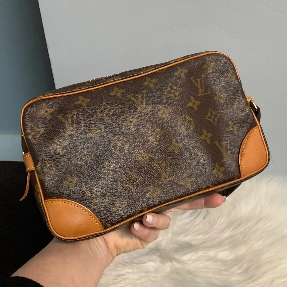 1991 authentic Louis Vuitton Dragonne GM wristlet - Image 3