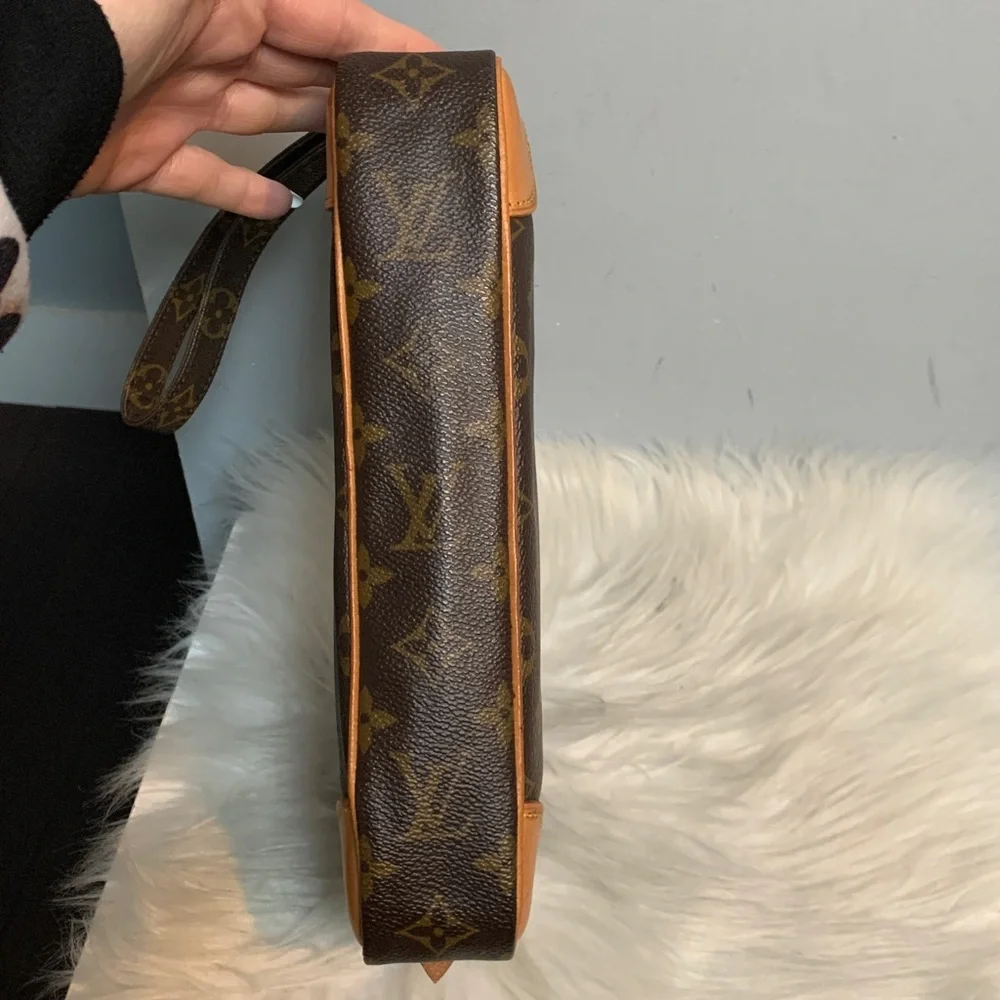 1991 authentic Louis Vuitton Dragonne GM wristlet - Image 9