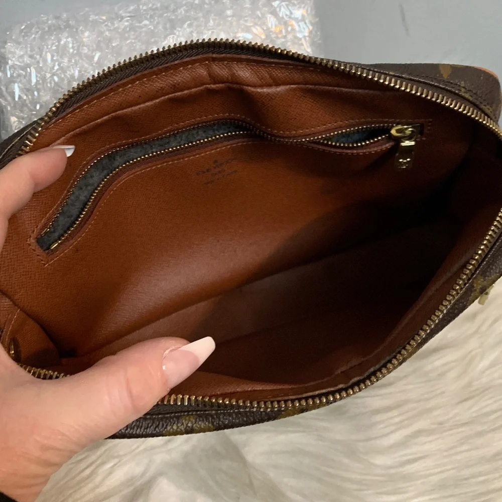 1991 authentic Louis Vuitton Dragonne GM wristlet - Image 13
