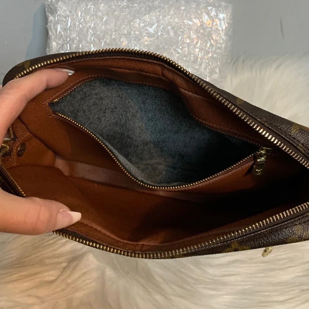 1991 authentic Louis Vuitton Dragonne GM wristlet - Image 14