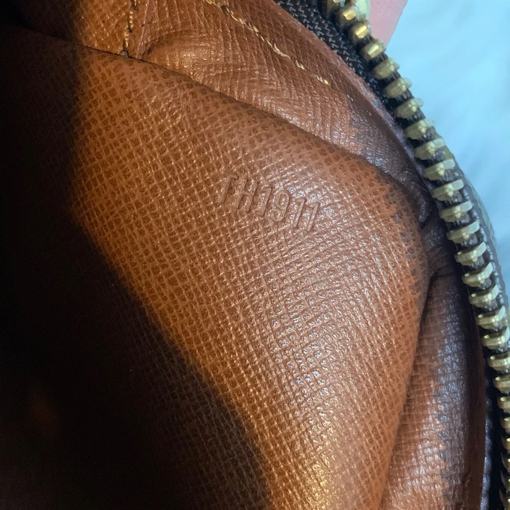 1991 authentic Louis Vuitton Dragonne GM wristlet - Image 16